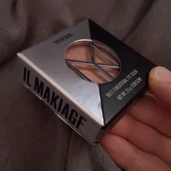 Eye Shadow - Picture 3 of 4